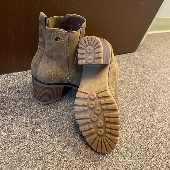 Women’s ankle boots - Picture 2 of 2